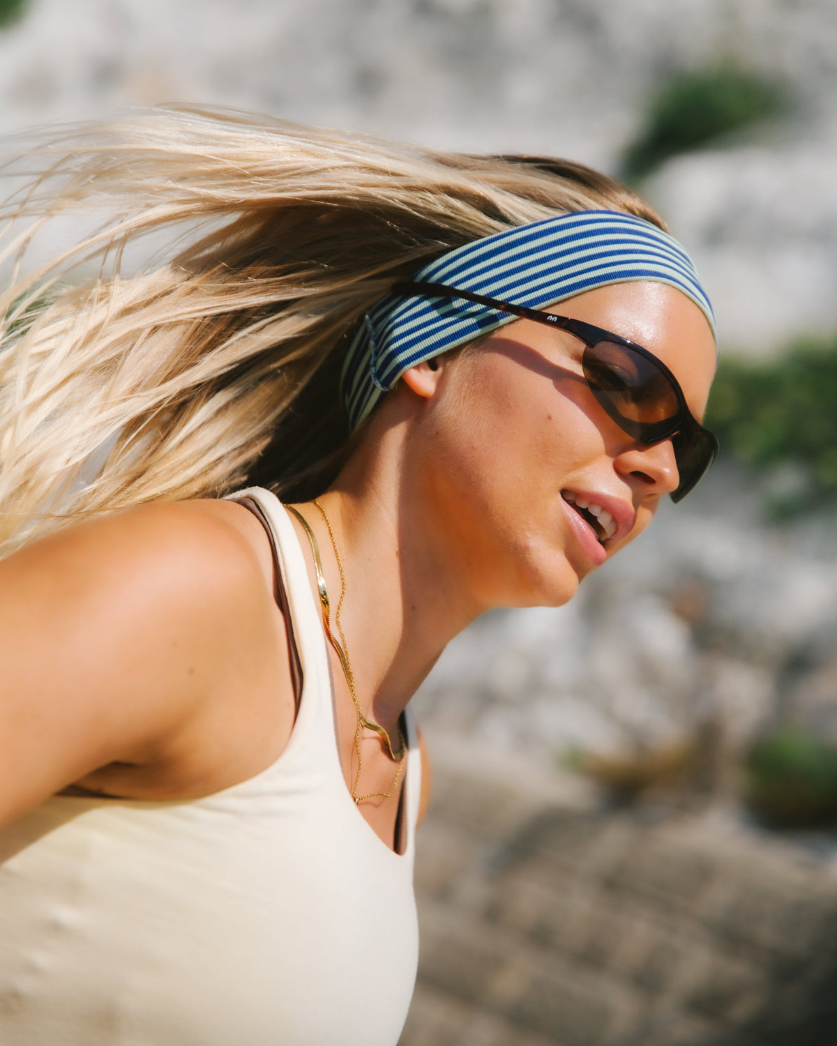 The SONNY sunglasses in Tortoise, lifestyle model running