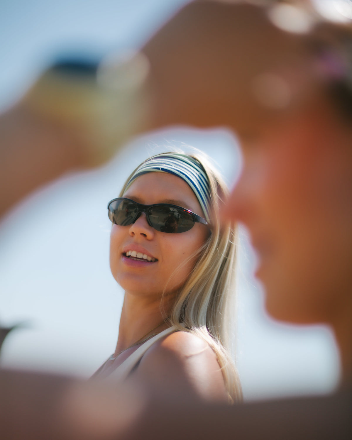 The SONNY sunglasses in Tortoise, lifestyle model smiling