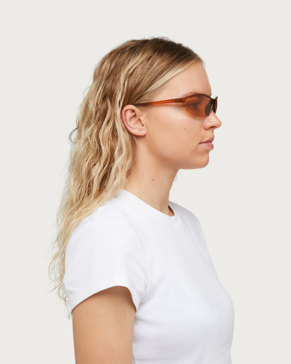 The SONNY sunglasses in Tan side model view